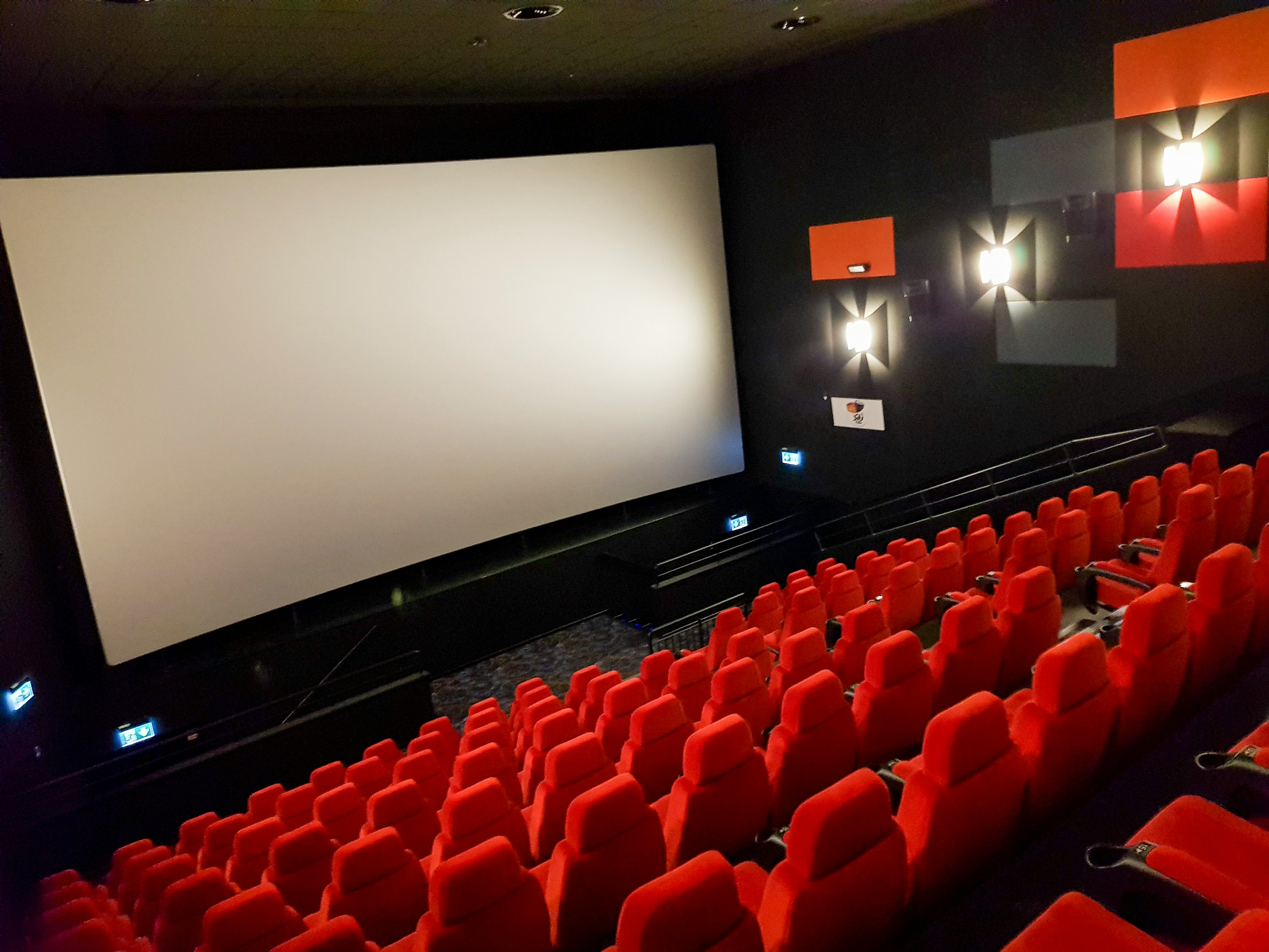 CINEMA/THEATER